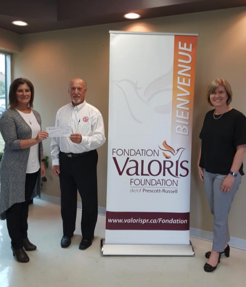 Mrs. France Parthenais, Director of Finance at Valoris, Mr. Claude Legault, member of the Kinsmen Club of Cornwall and Madeleine Lalonde, Director of Quality and Information Systems at Valoris.