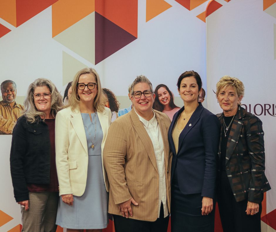 De gauche à droite - Paula Cloutier (CHEO), Dre Allison Kennedy (CHEO), Caroline Granger (Directrice générale Valoris), Giovanna Mingarelli (Députée fédérale pour Prescott-Russell-Cumberland), Jo-anne Laviolette (Présidente du conseil d’administration Valoris)